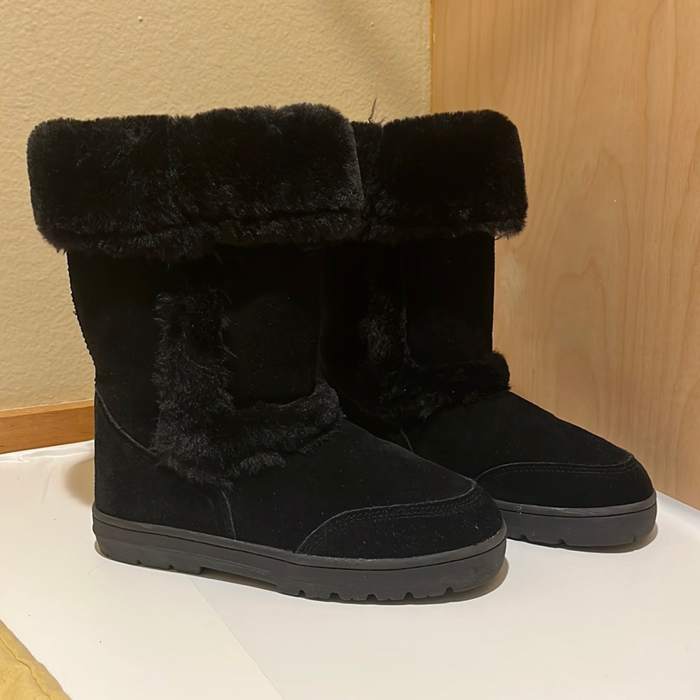 Brand new Sherpa black boots size 9